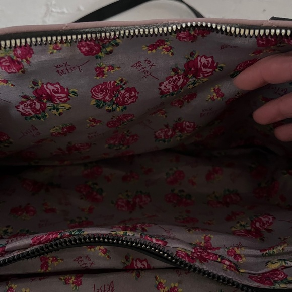 Medium Large Betsey Johnson Dusty Pink Skull Purse - Picture 4 of 4